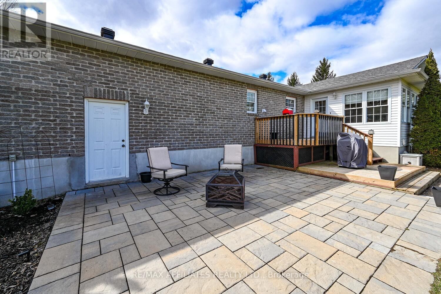 10 TUDOR CIRCLE Image 38