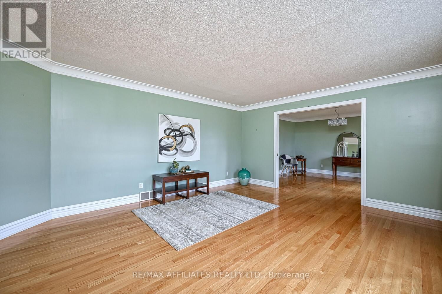 10 TUDOR CIRCLE Image 6