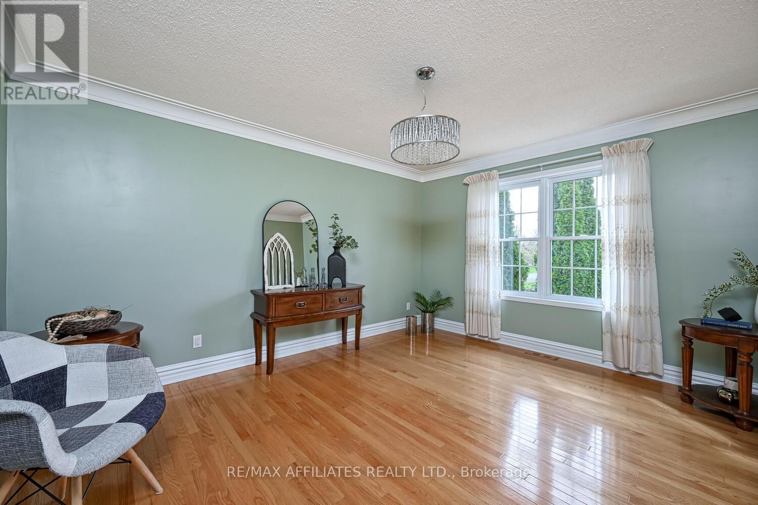 10 TUDOR CIRCLE Image 8