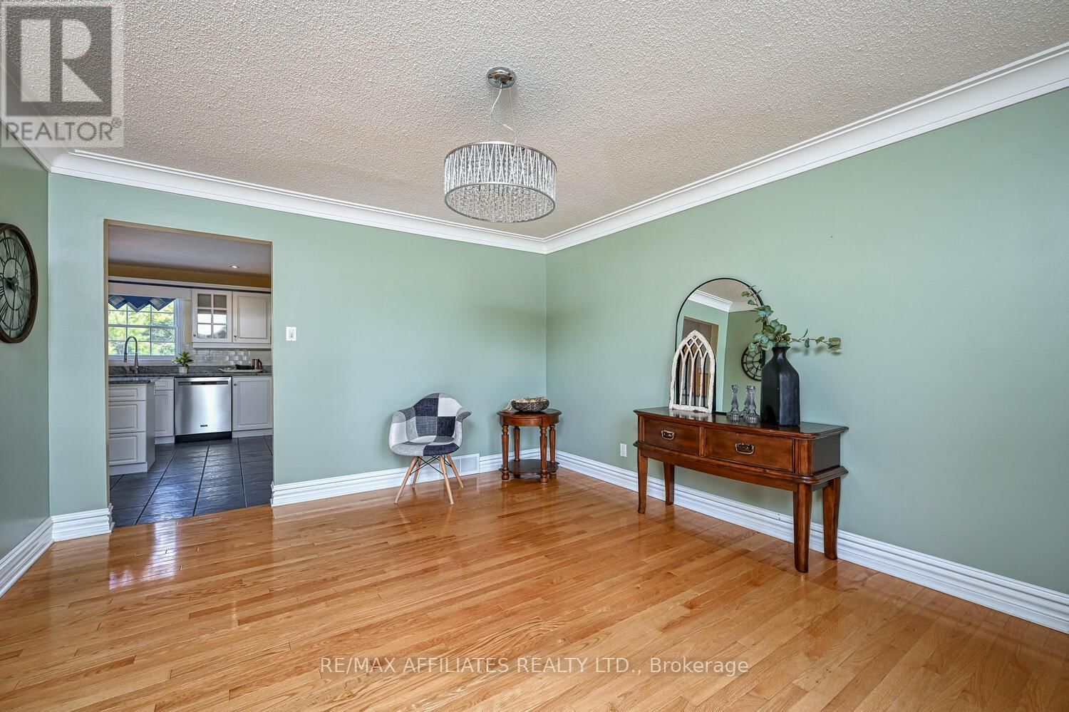 10 TUDOR CIRCLE Image 9