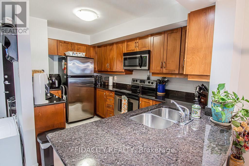 805 - 314 CENTRAL PARK DRIVE Image 3