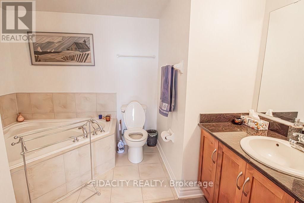 805 - 314 CENTRAL PARK DRIVE Image 8