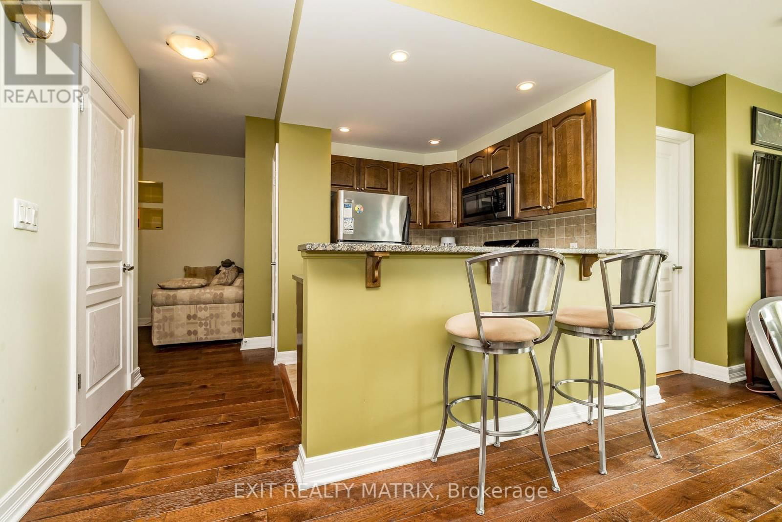 1111 - 200 BESSERER STREET Image 11