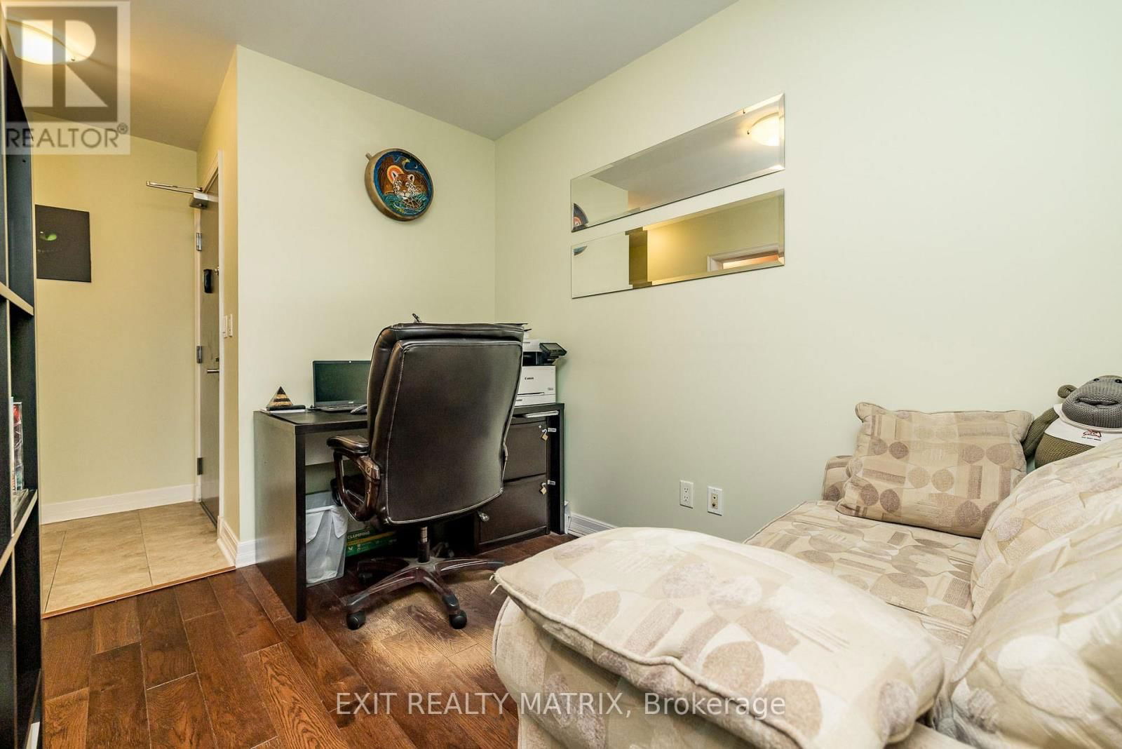 1111 - 200 BESSERER STREET Image 15