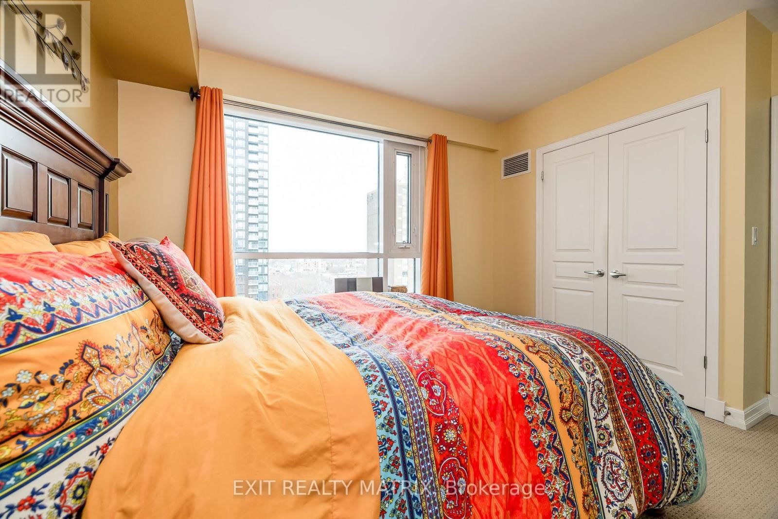 1111 - 200 BESSERER STREET Image 17