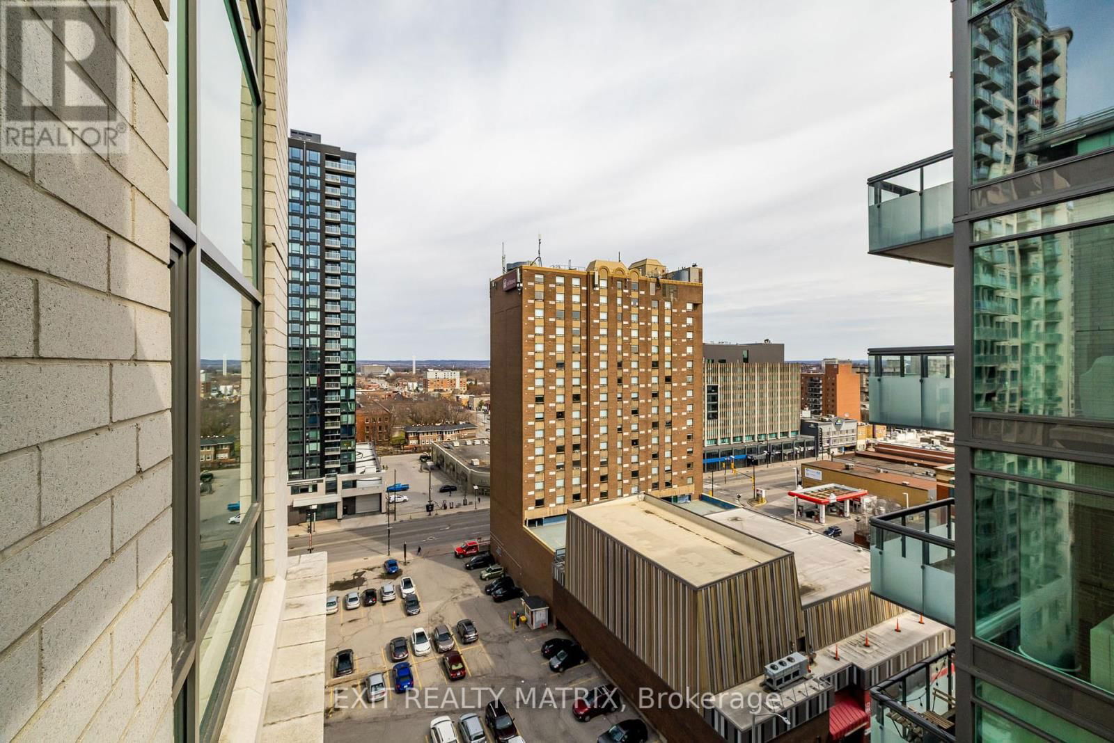 1111 - 200 BESSERER STREET Image 23