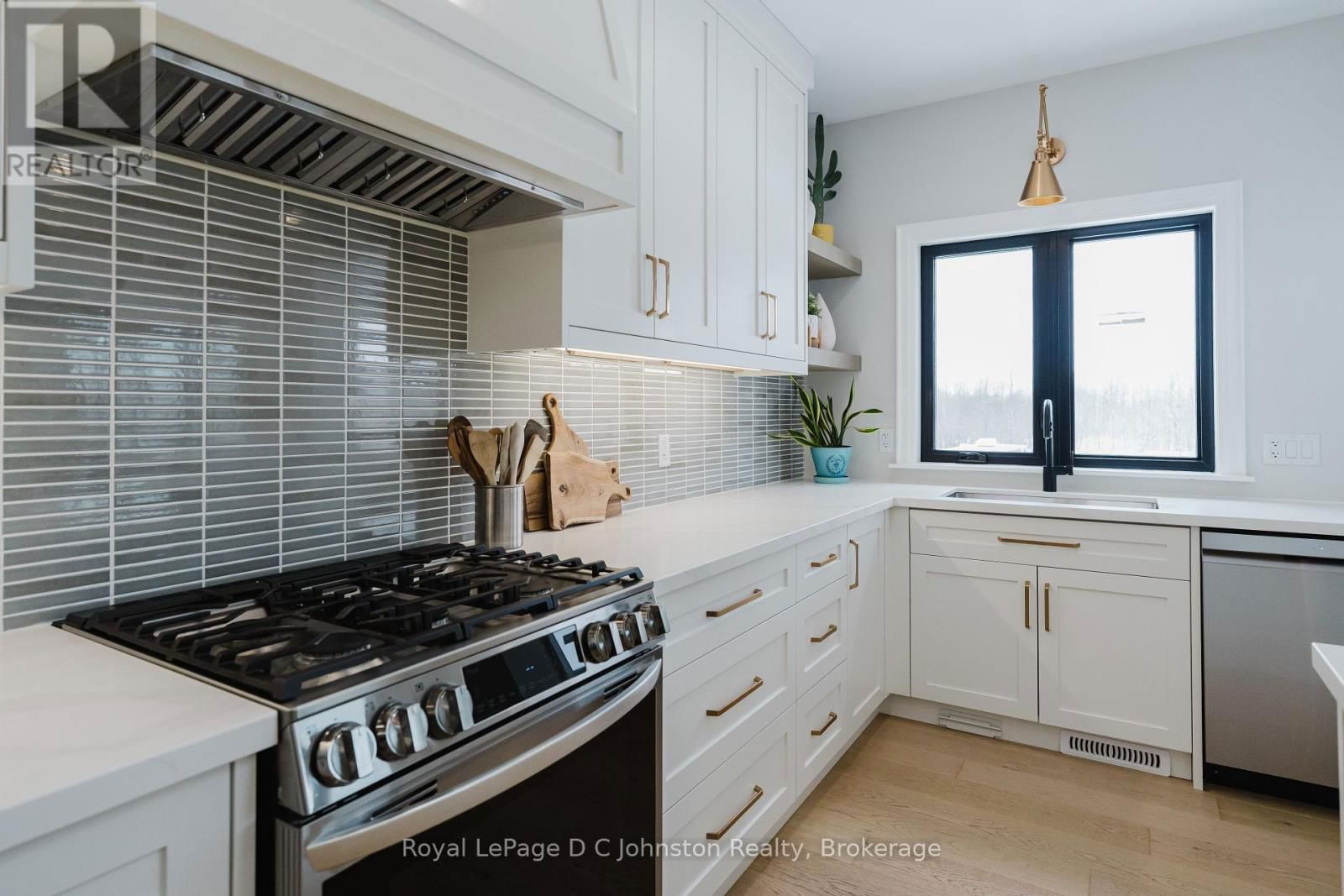 167 ALEXANDRIA STREET Image 12