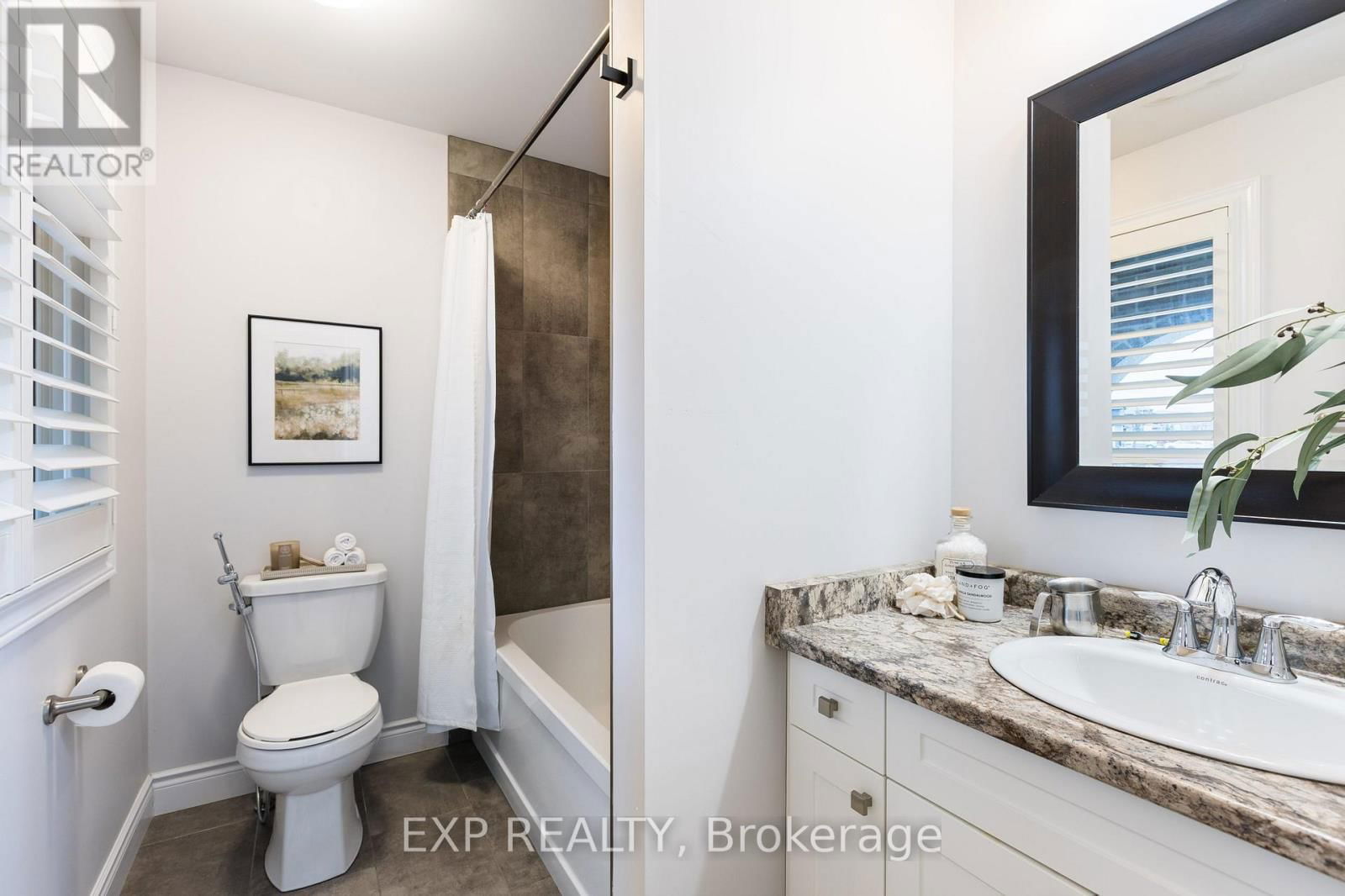 2180 YELLOWBIRCH PLACE Image 29