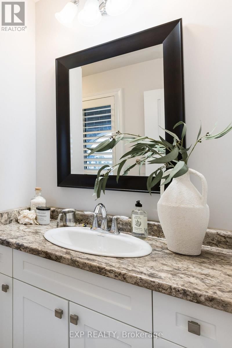 2180 YELLOWBIRCH PLACE Image 30