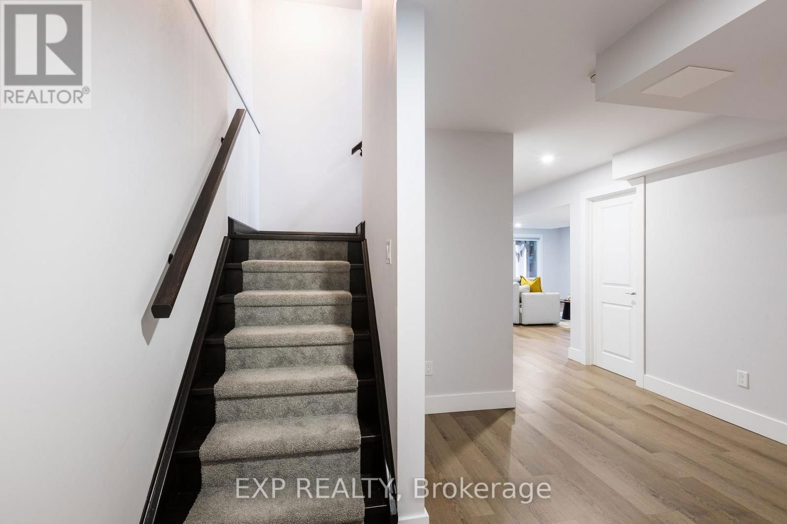 2180 YELLOWBIRCH PLACE Image 31