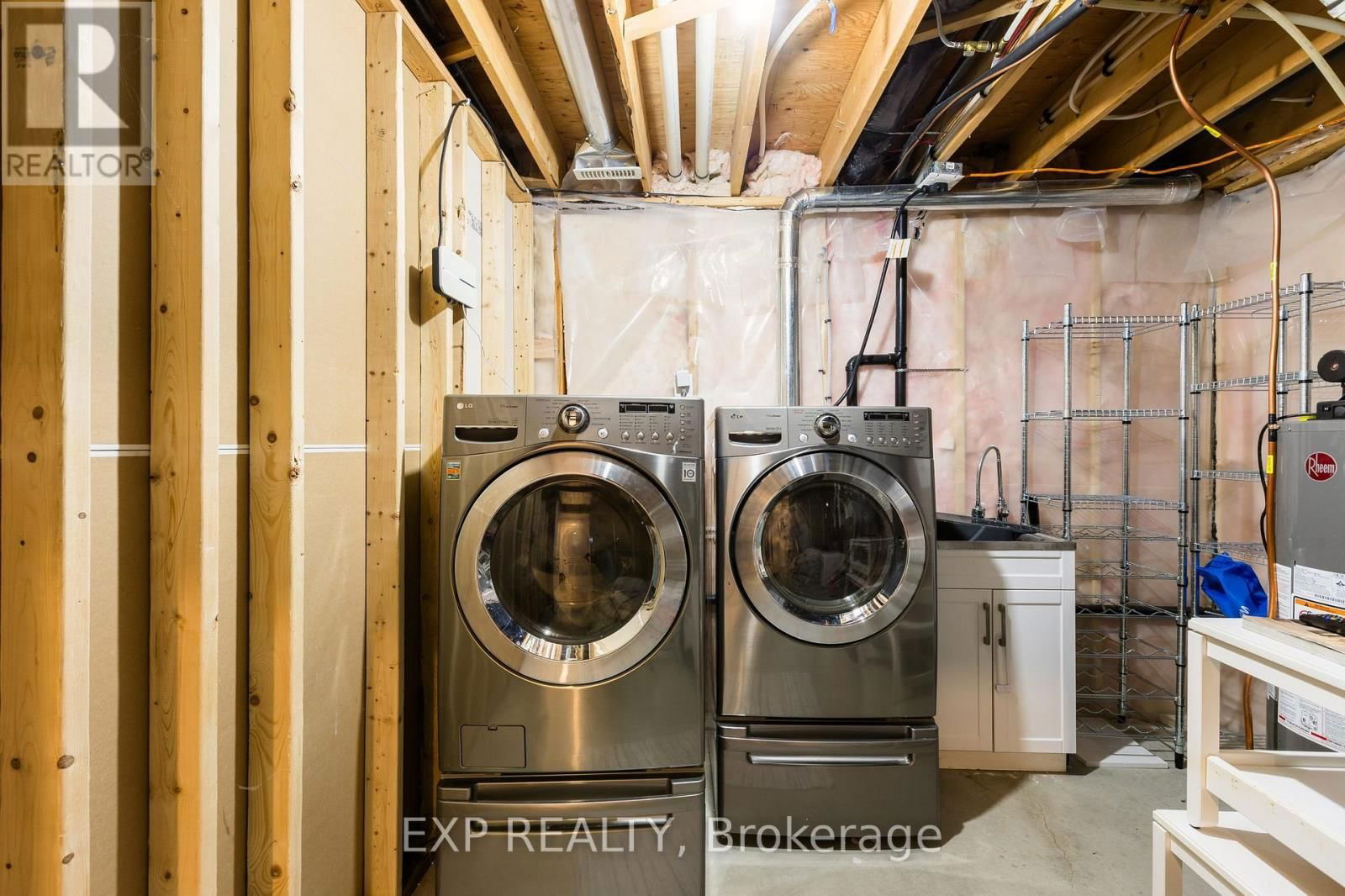 2180 YELLOWBIRCH PLACE Image 33