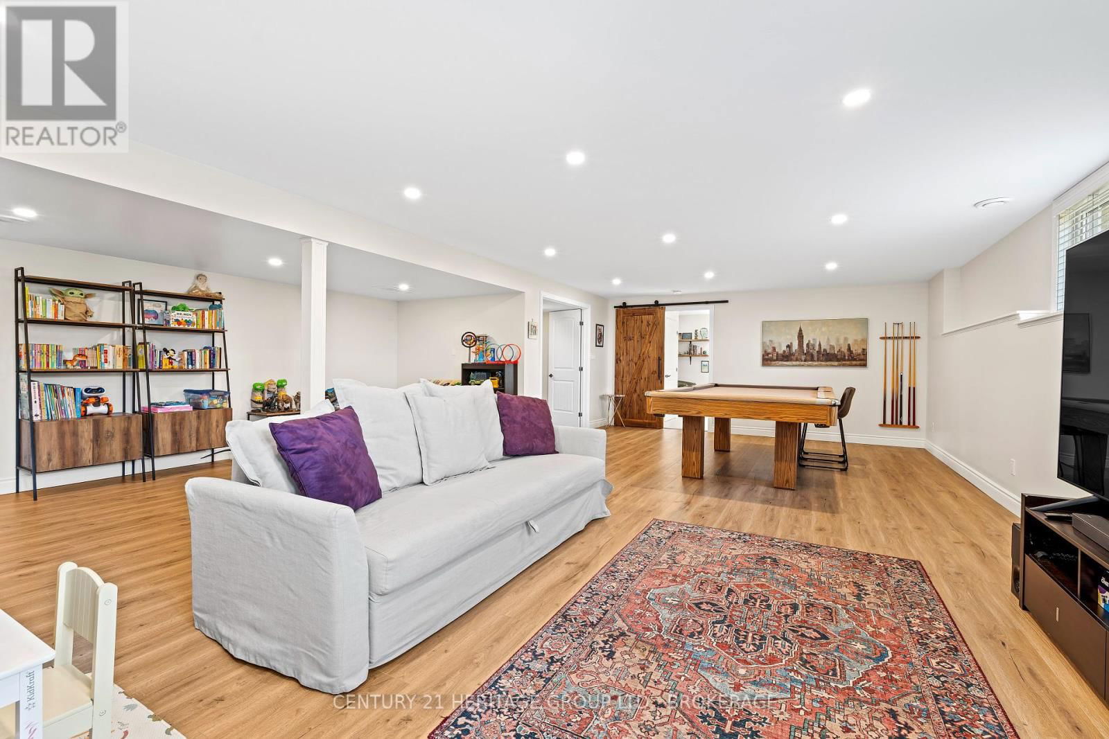 413 WESTGATE COURT Image 30