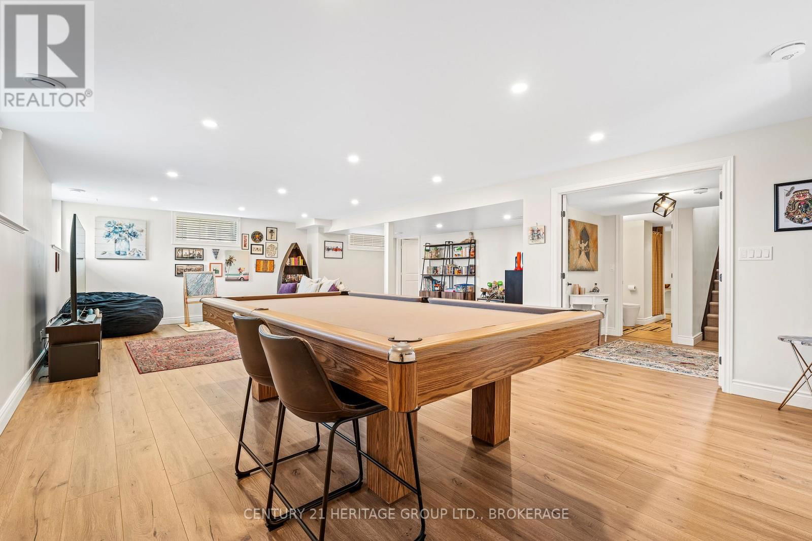 413 WESTGATE COURT Image 32