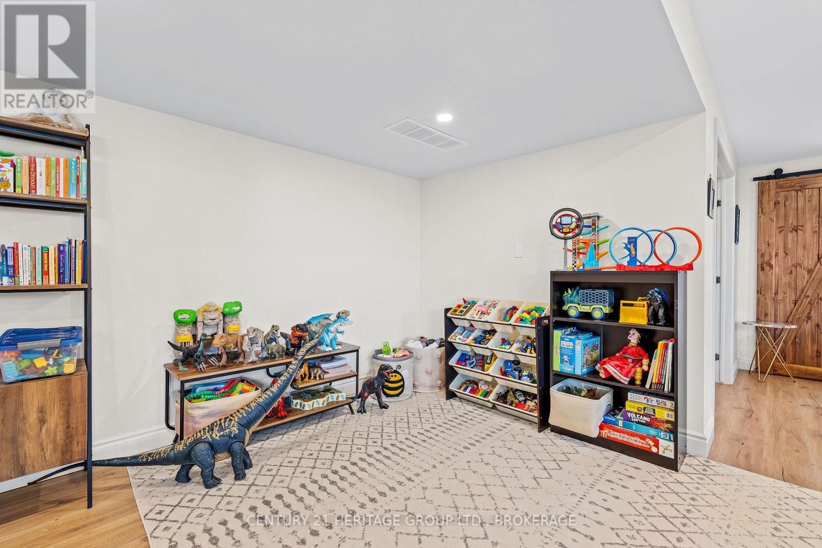 413 WESTGATE COURT Image 33