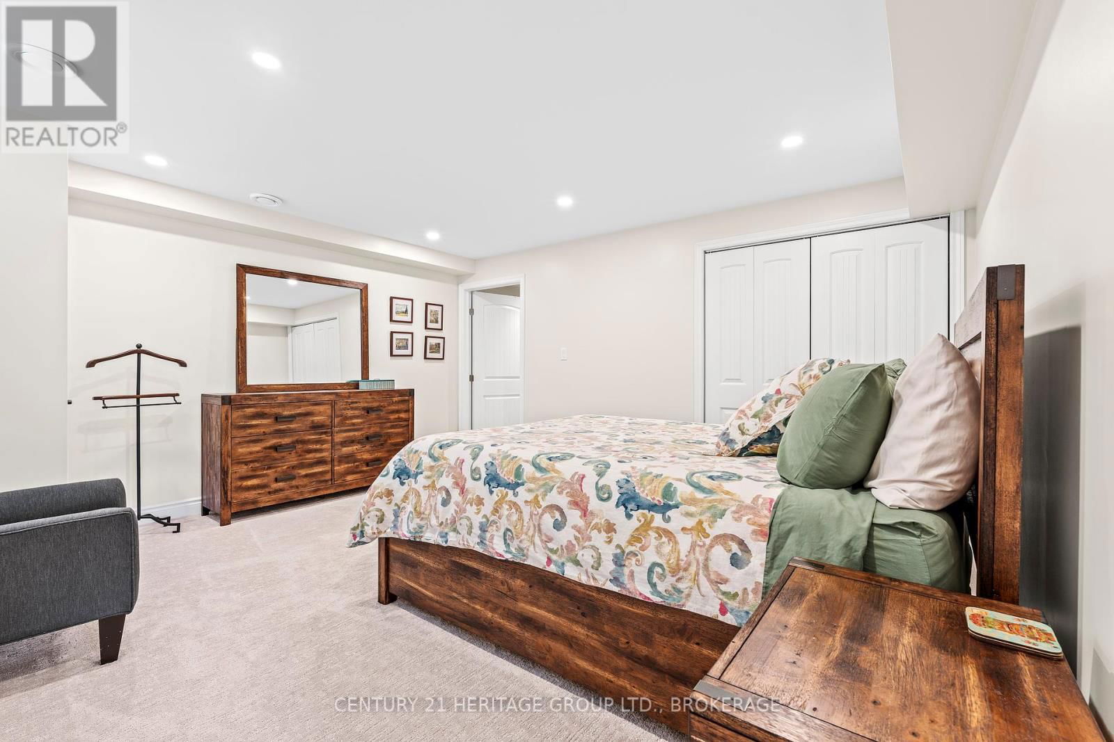 413 WESTGATE COURT Image 34