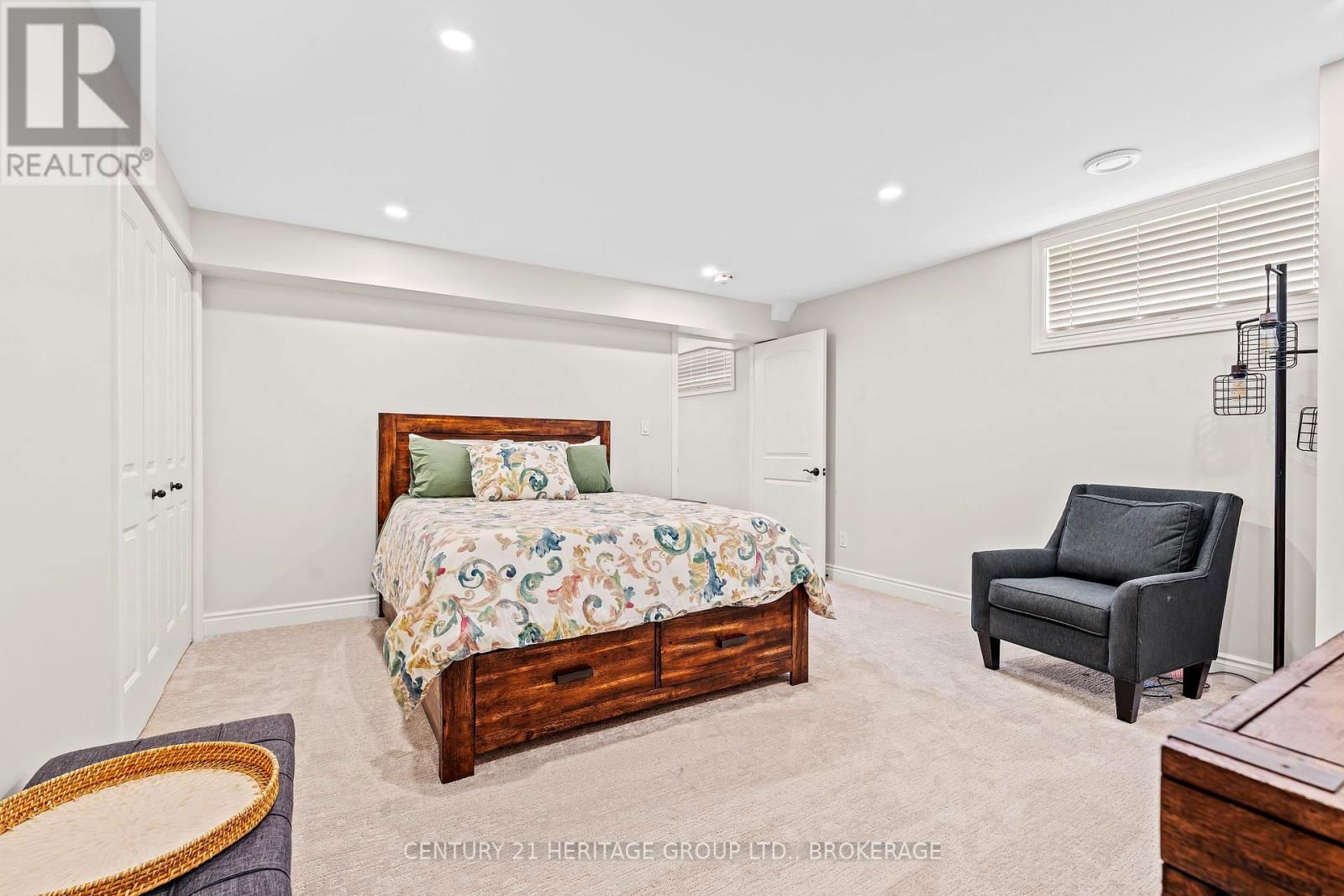 413 WESTGATE COURT Image 35