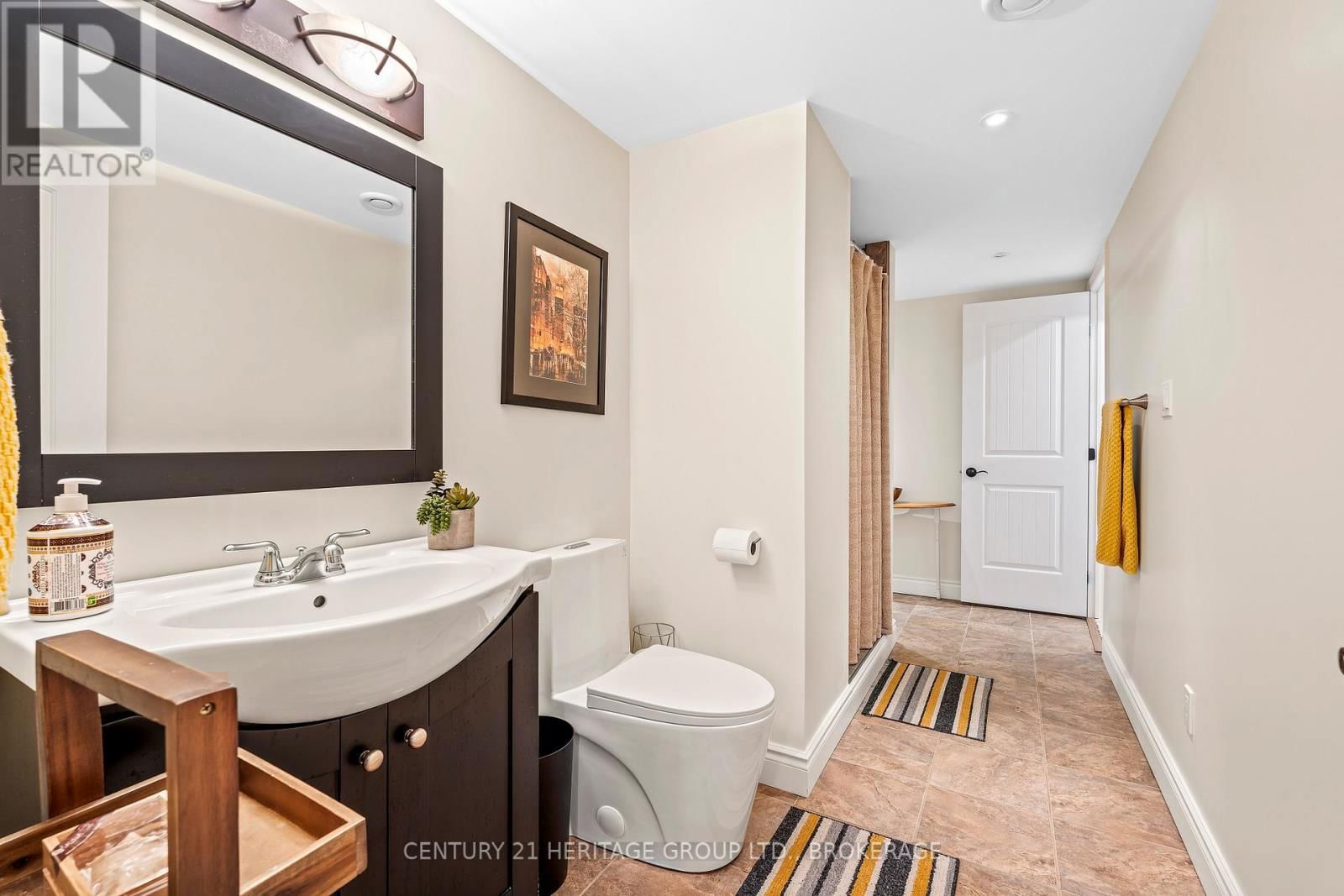 413 WESTGATE COURT Image 37