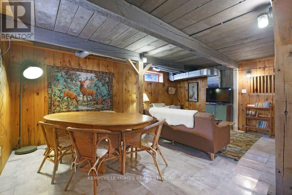215 CORKORAN ROAD NORTH Image 30