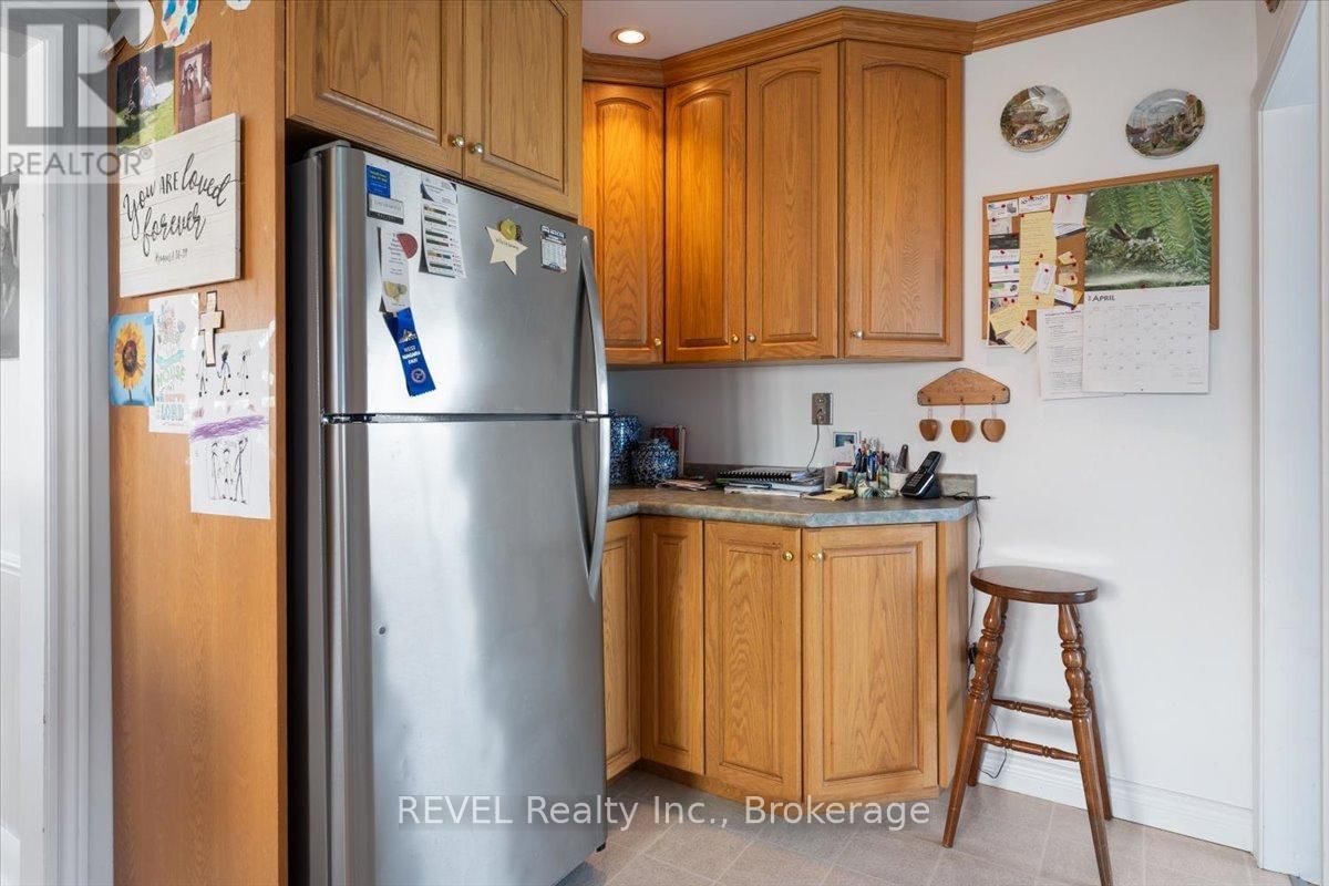 20 LAKESIDE DRIVE Image 12