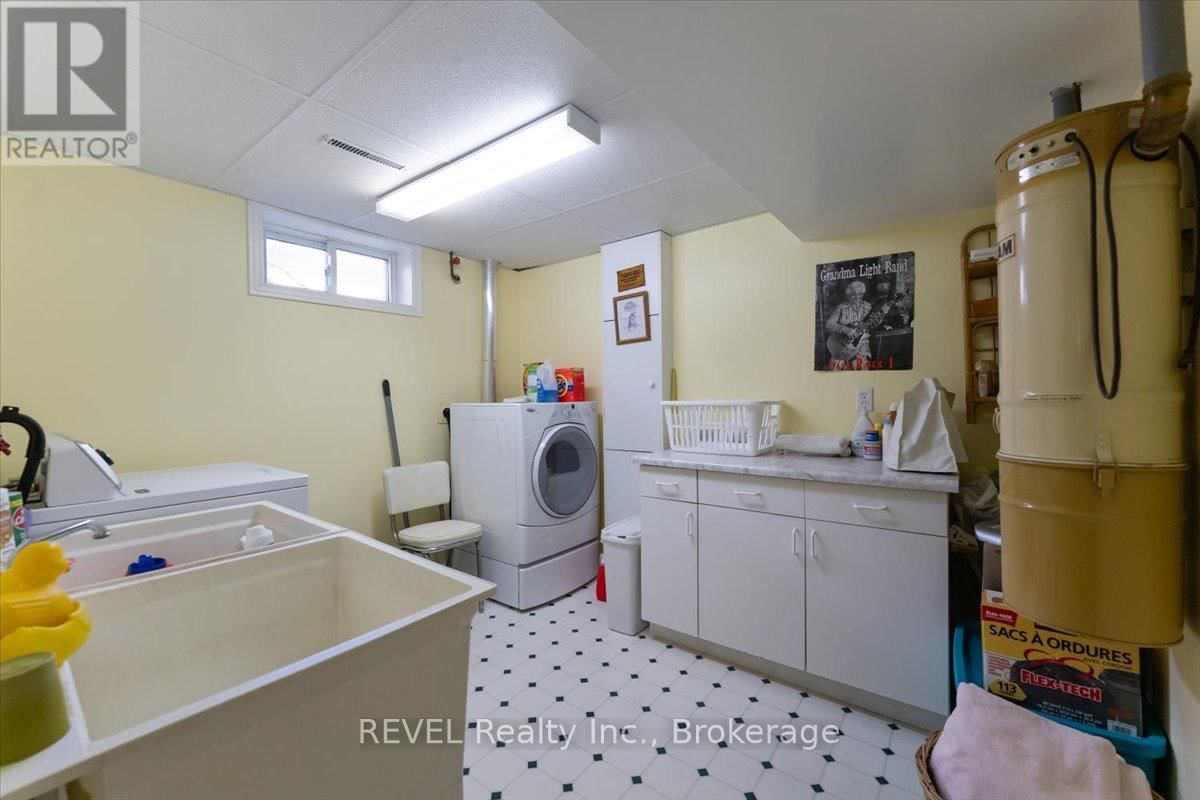 20 LAKESIDE DRIVE Image 32