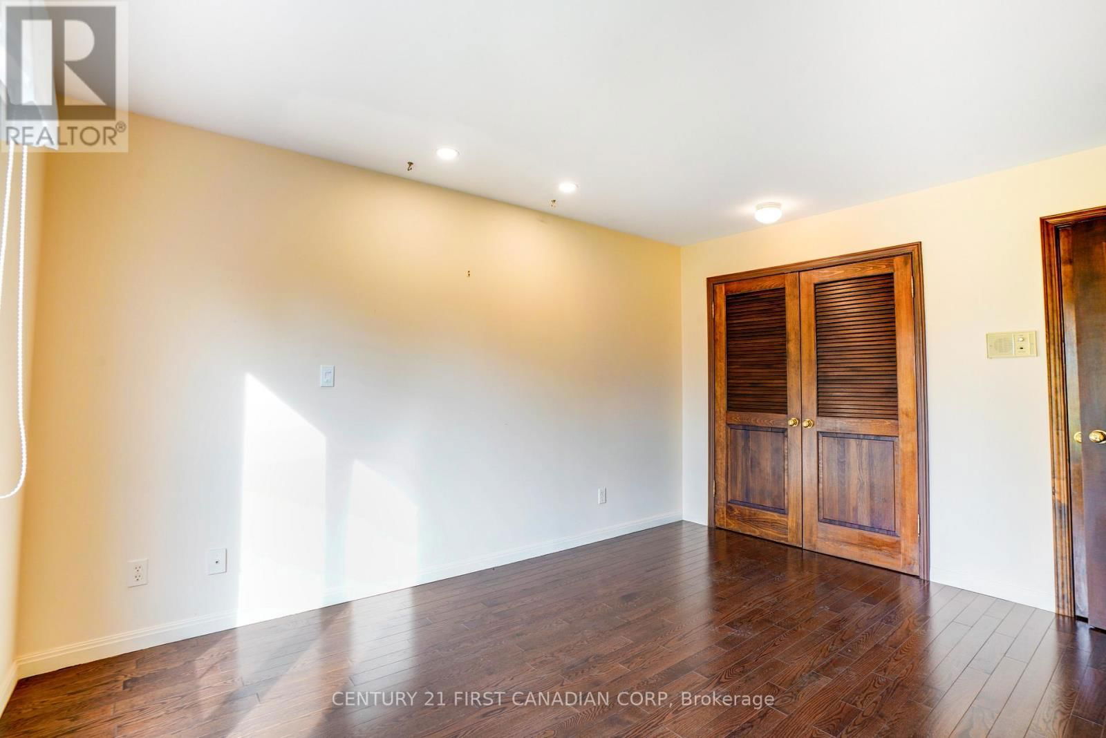 9565 OXBOW DRIVE Image 24