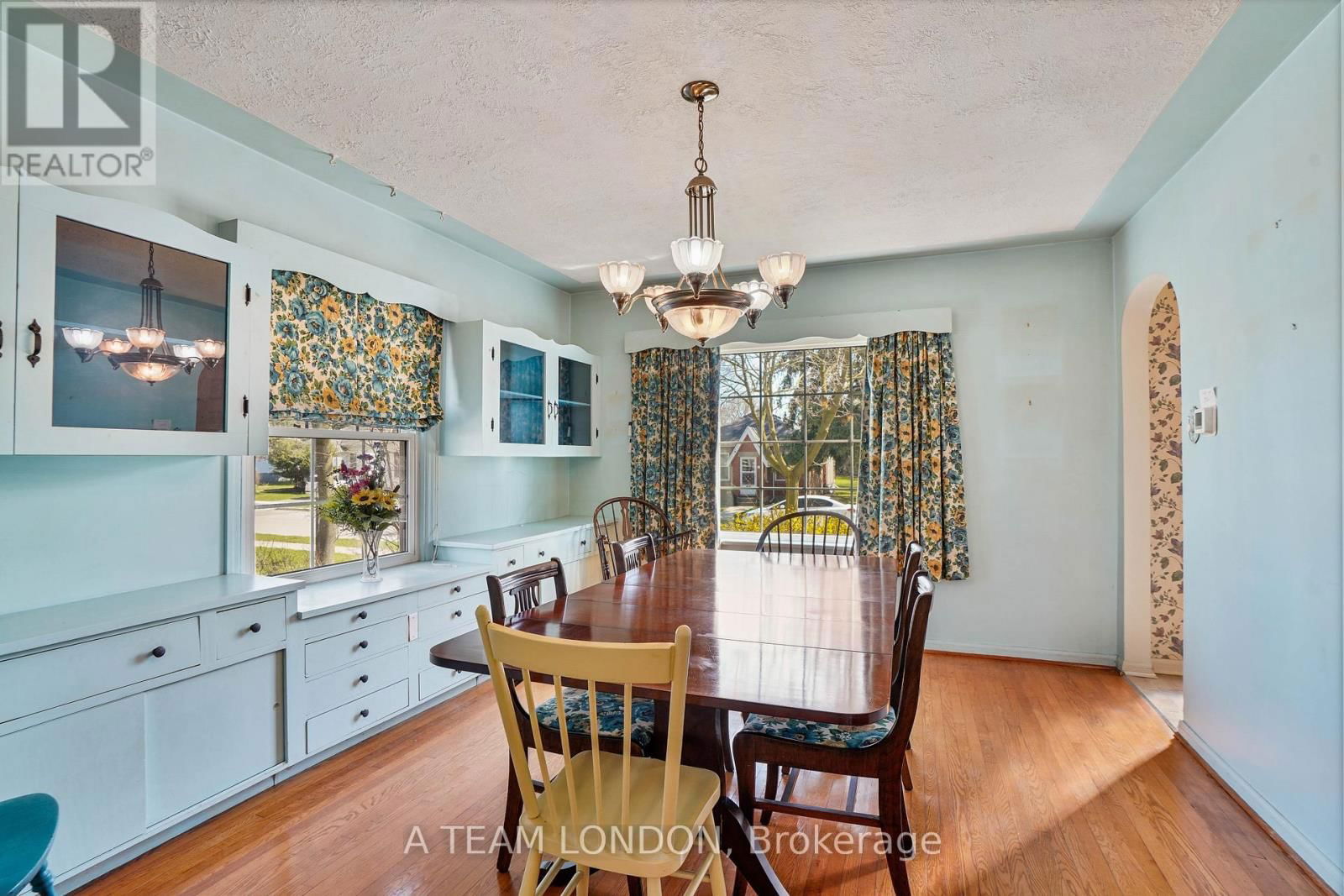 422 CHESTER STREET Image 13