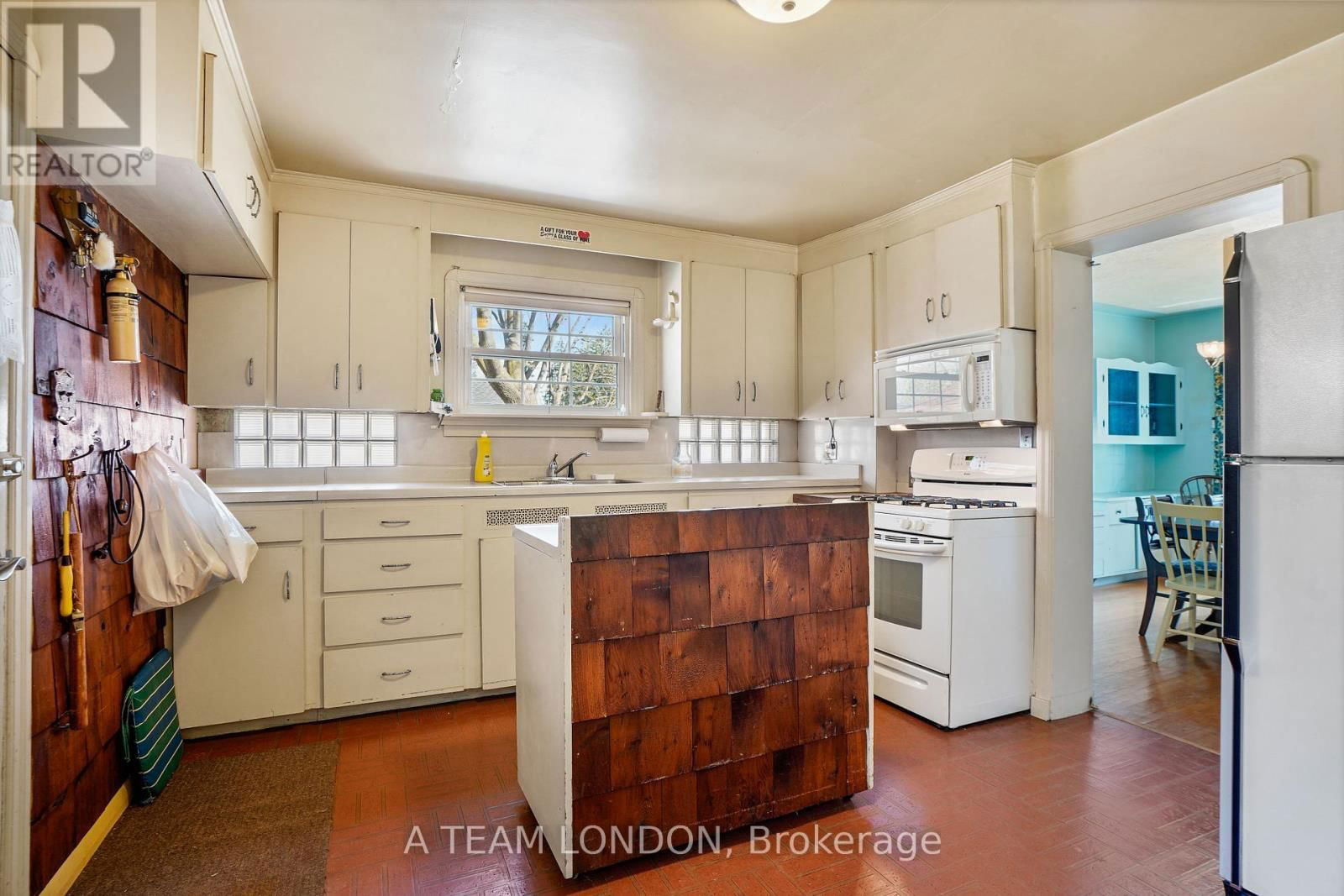 422 CHESTER STREET Image 14