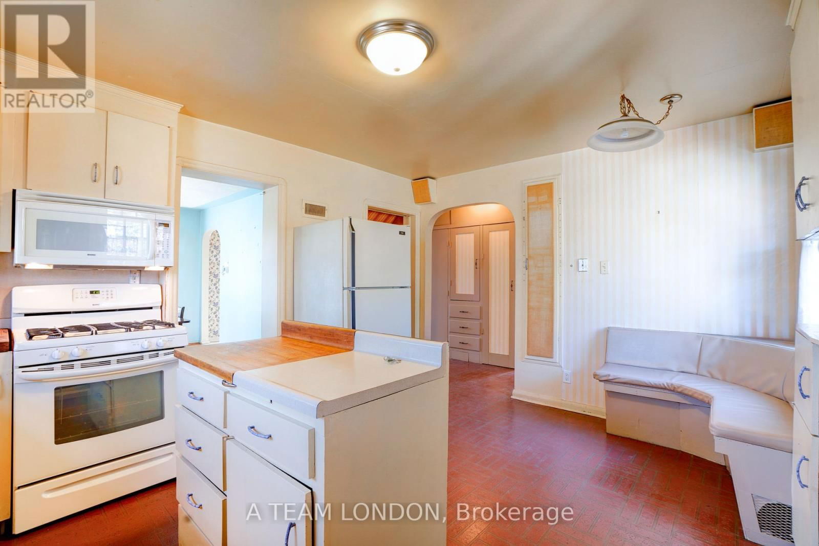 422 CHESTER STREET Image 15