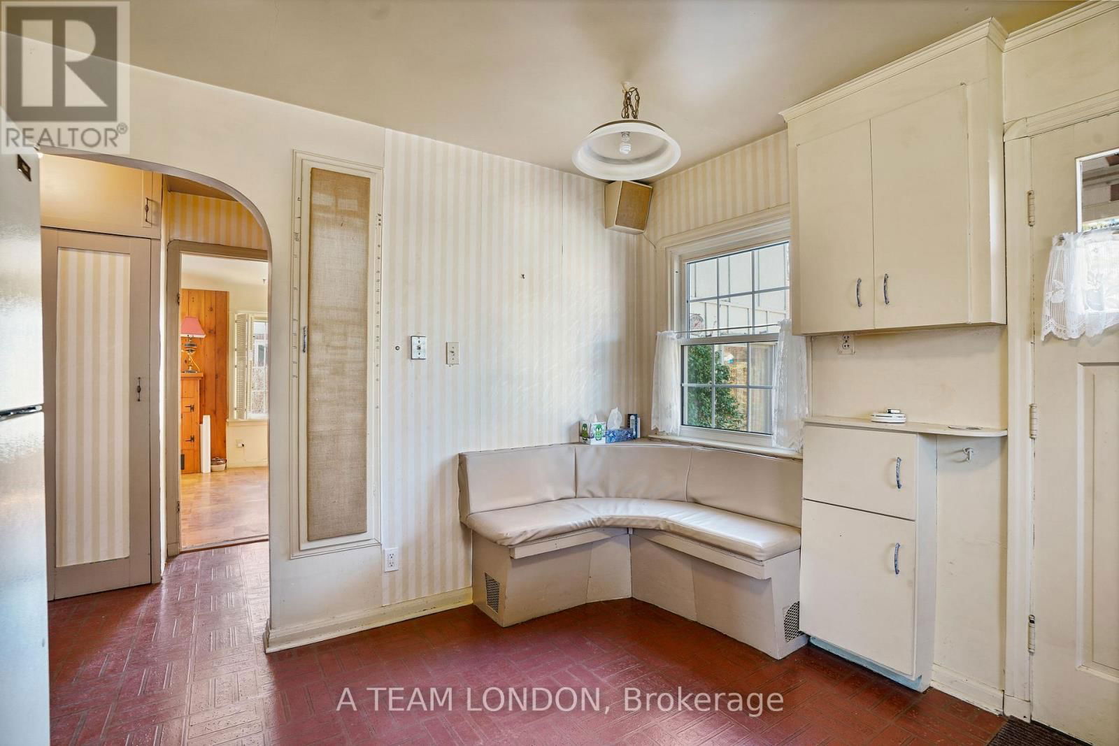 422 CHESTER STREET Image 16