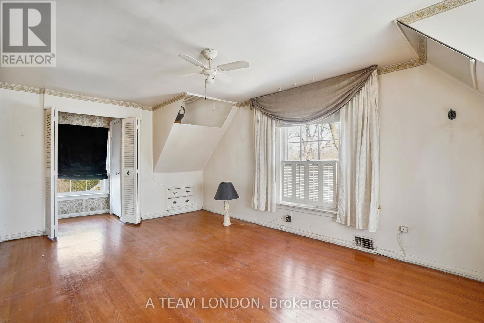 422 CHESTER STREET Image 21