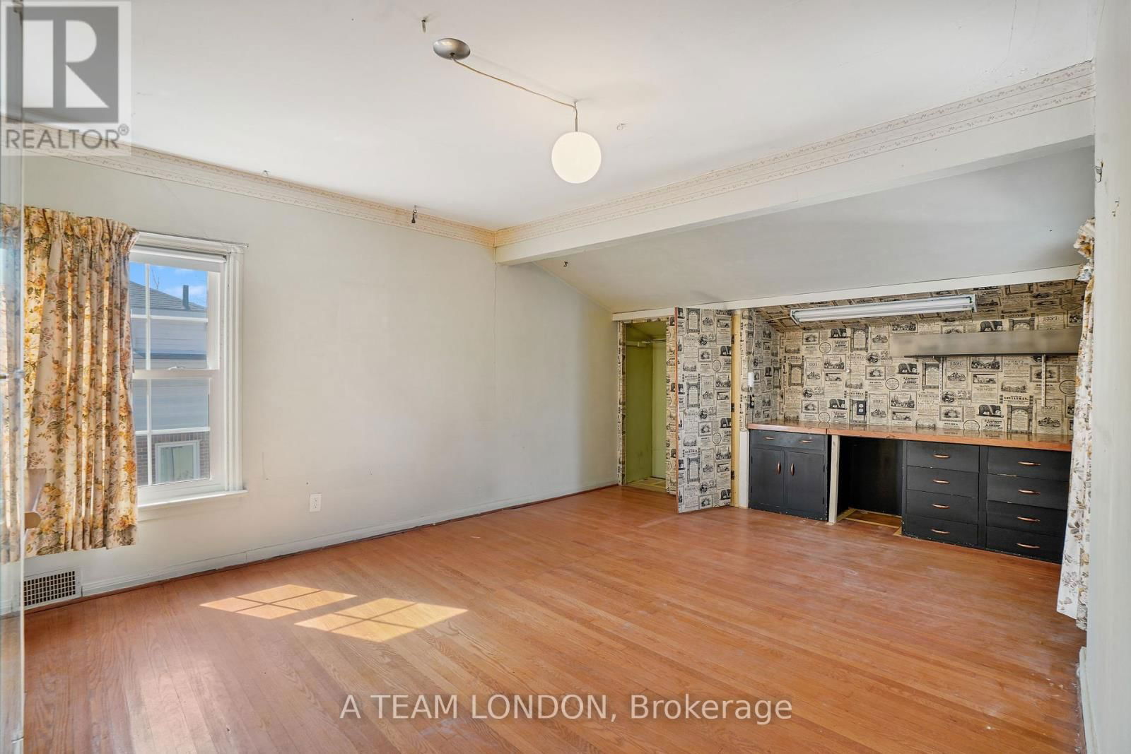 422 CHESTER STREET Image 22