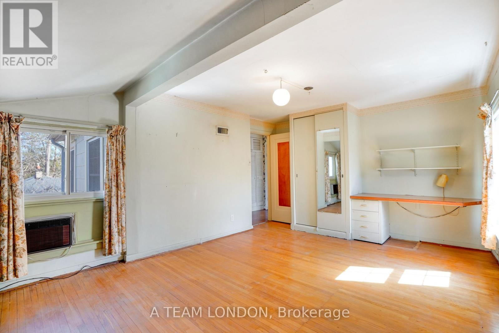 422 CHESTER STREET Image 23