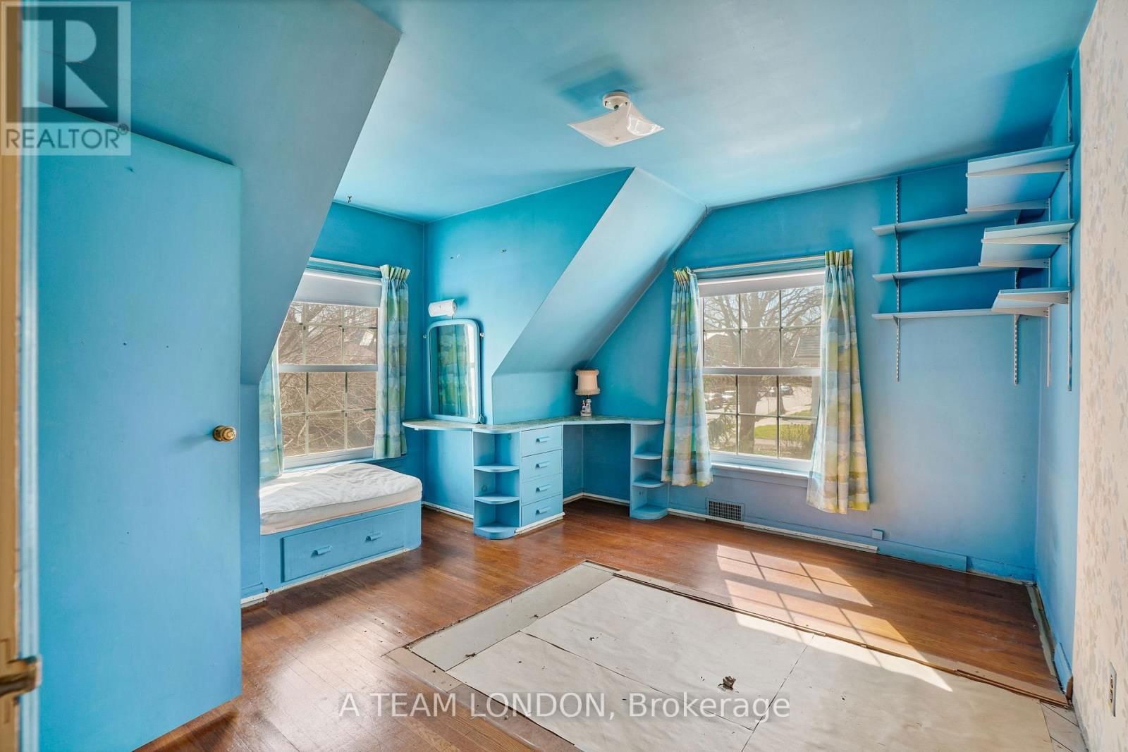 422 CHESTER STREET Image 24