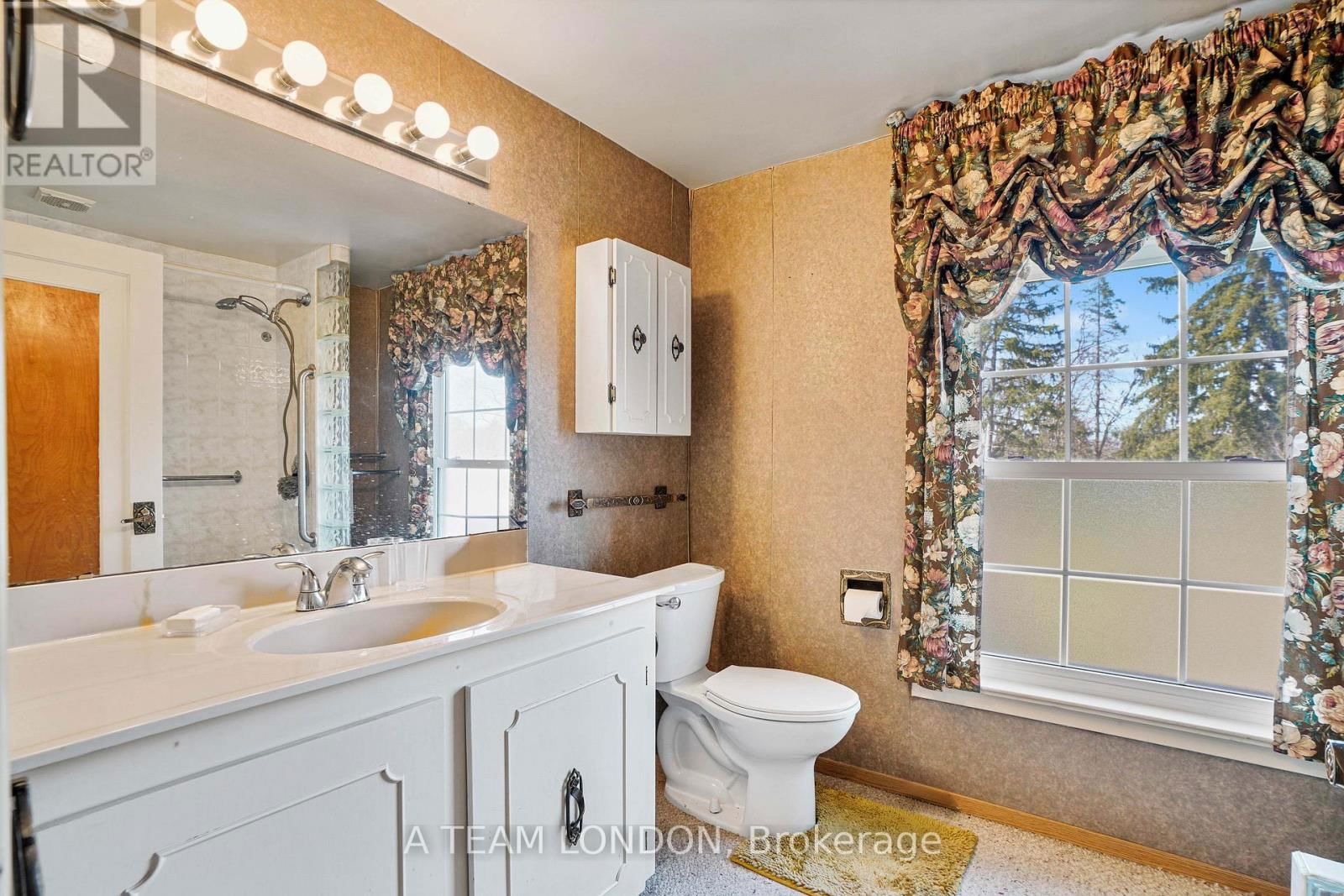 422 CHESTER STREET Image 26