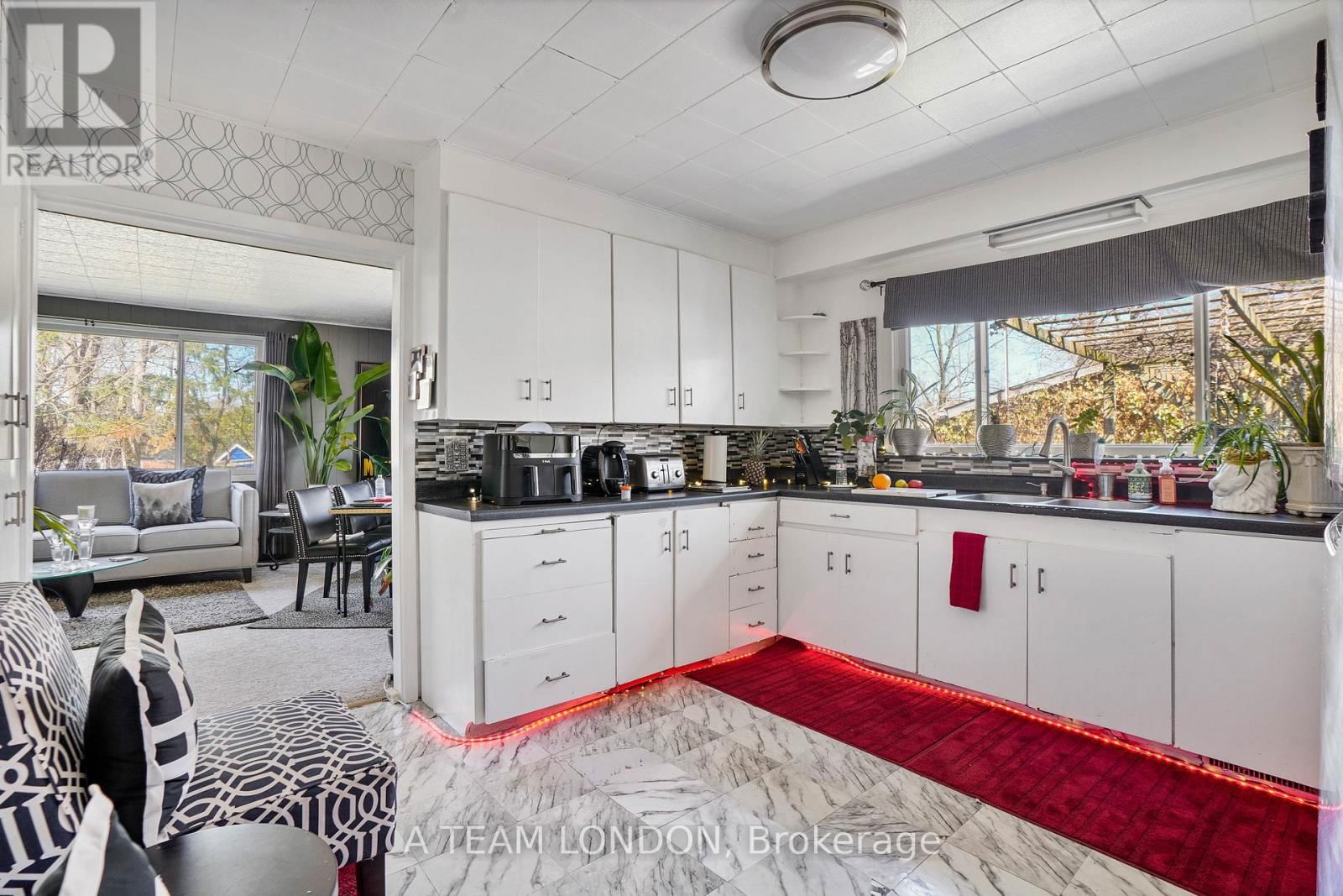 422 CHESTER STREET Image 33