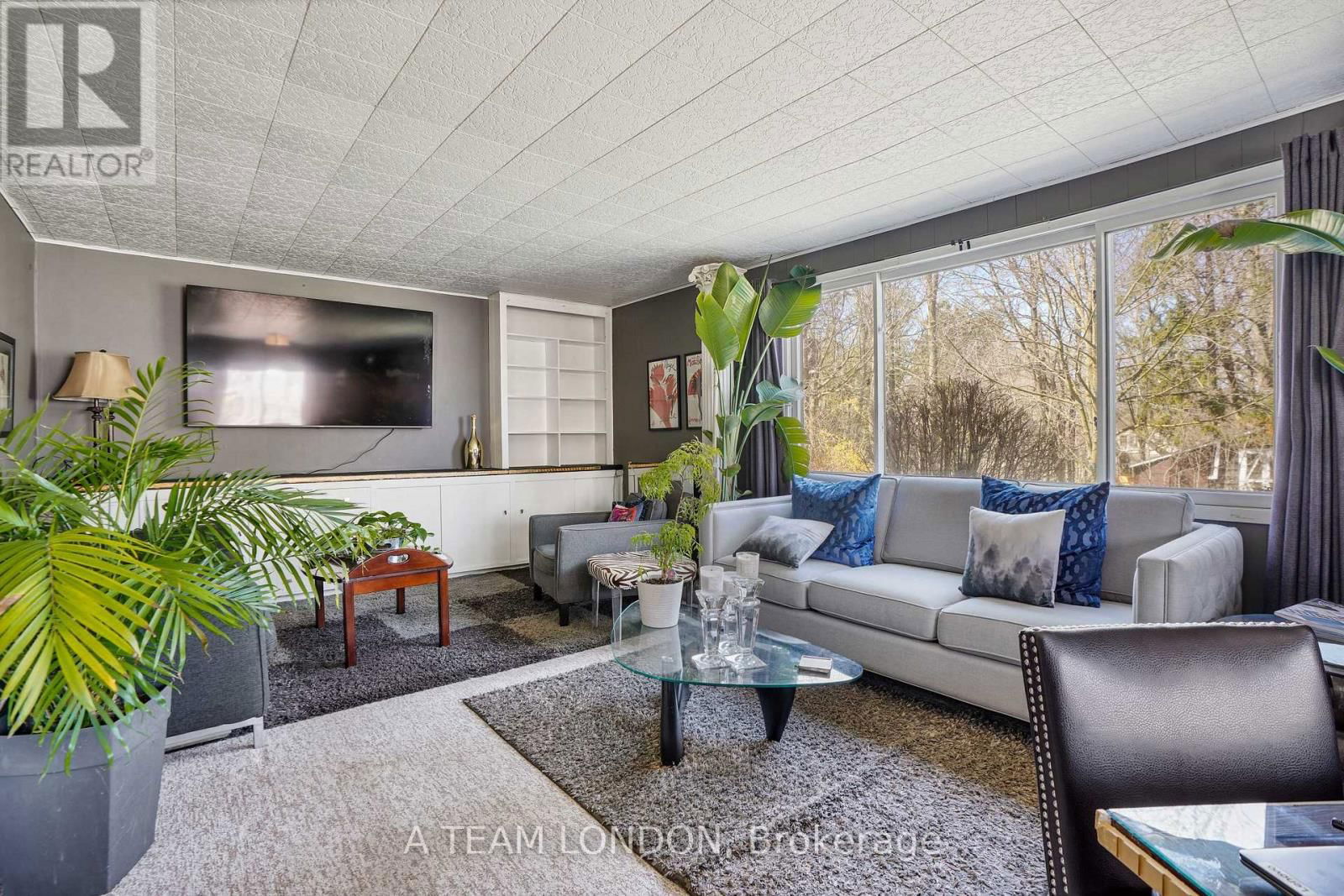 422 CHESTER STREET Image 35