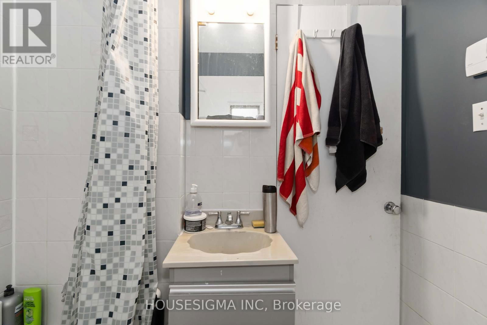 113 DODSON STREET Image 22