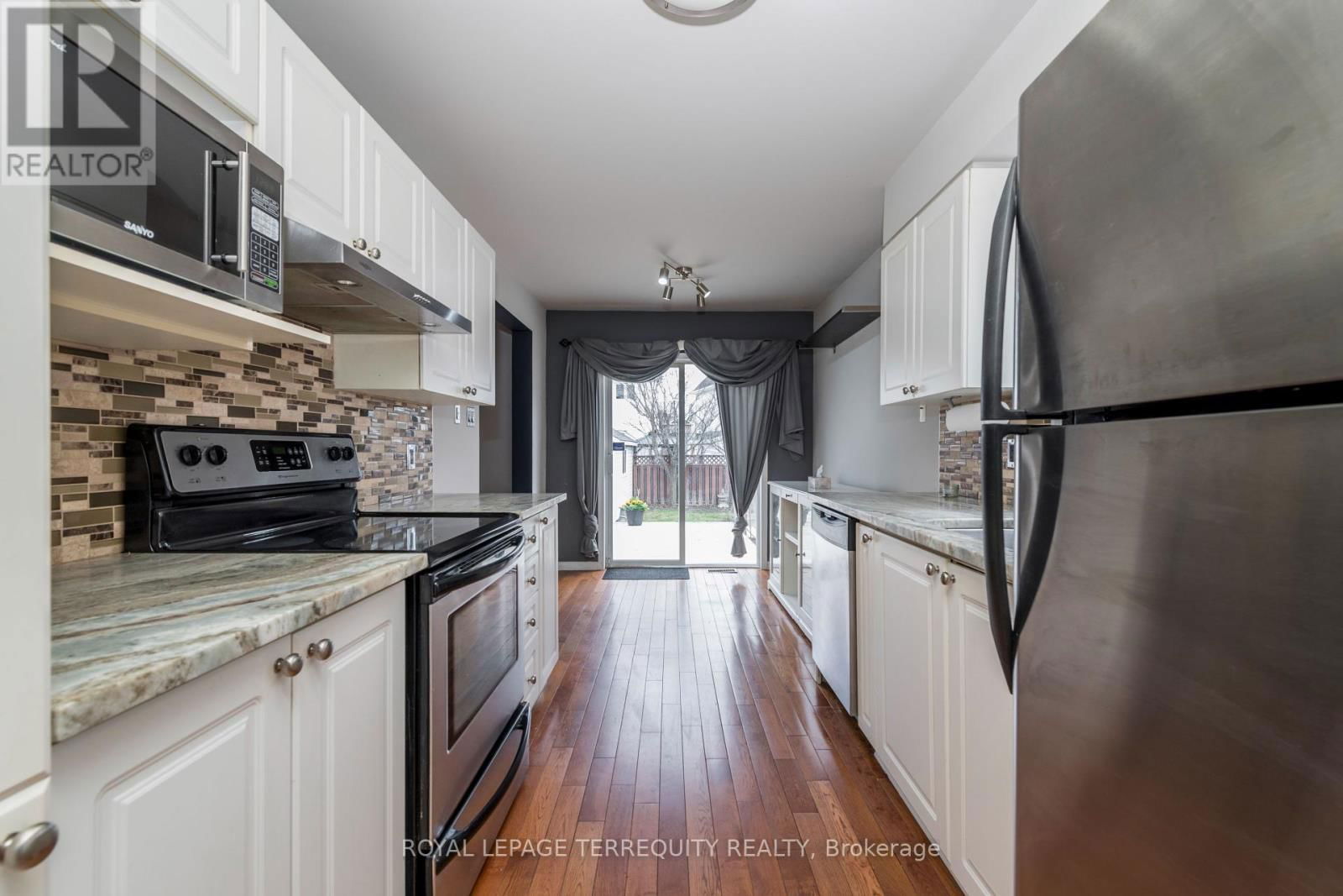 32B WOODFORD WAY Image 10