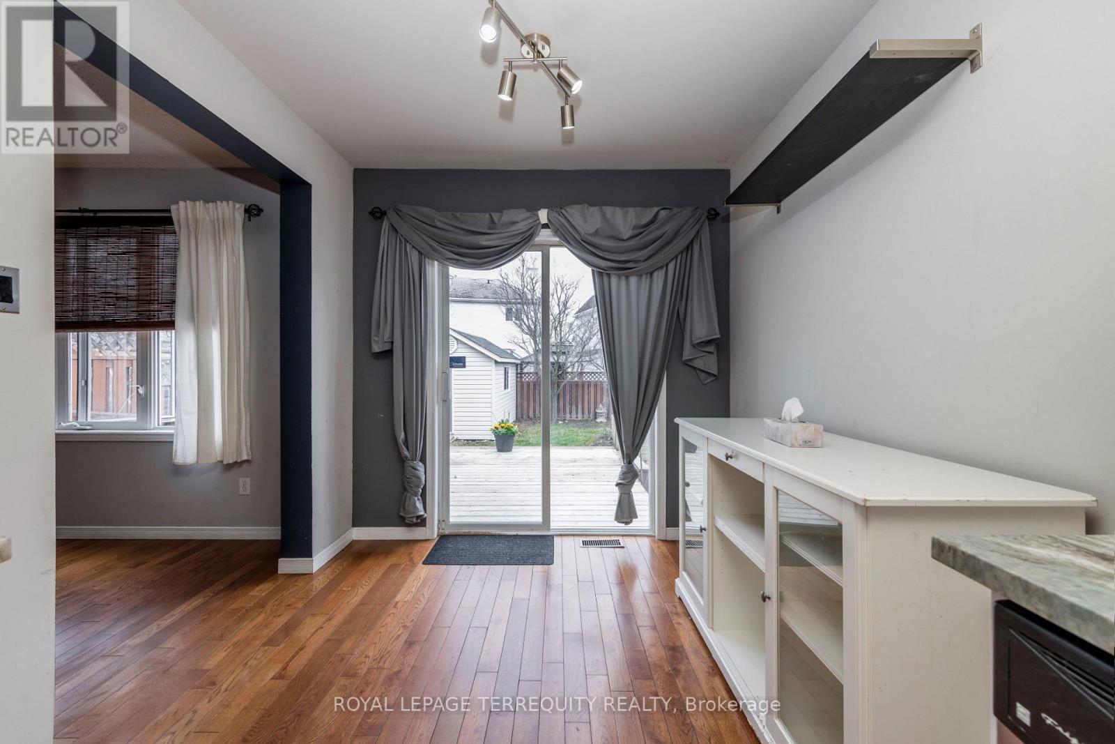 32B WOODFORD WAY Image 11