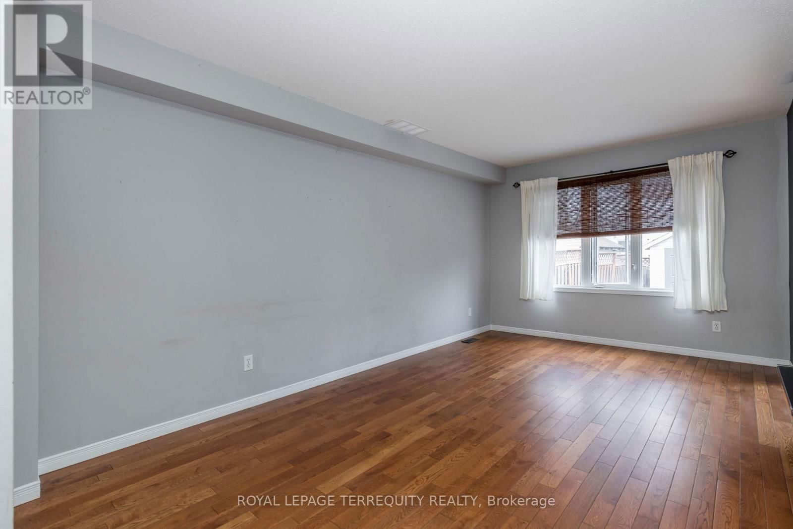 32B WOODFORD WAY Image 14