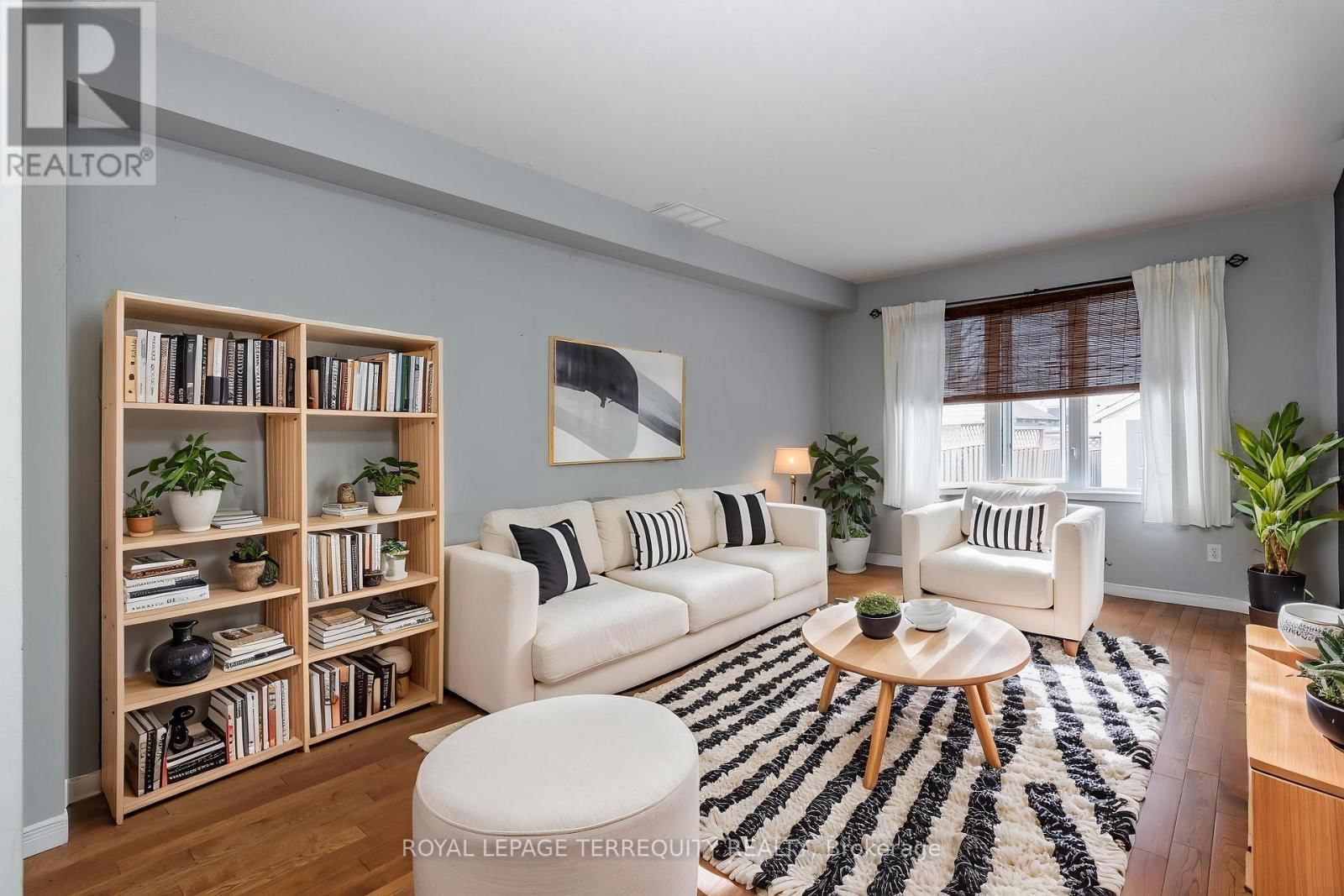 32B WOODFORD WAY Image 15