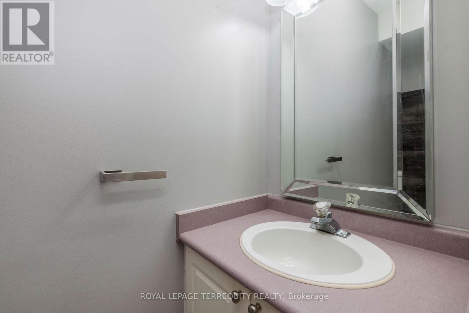 32B WOODFORD WAY Image 16