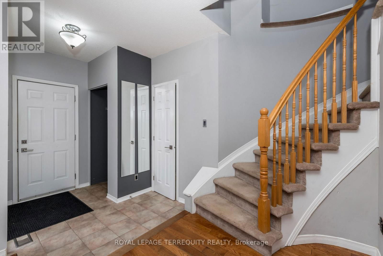 32B WOODFORD WAY Image 17