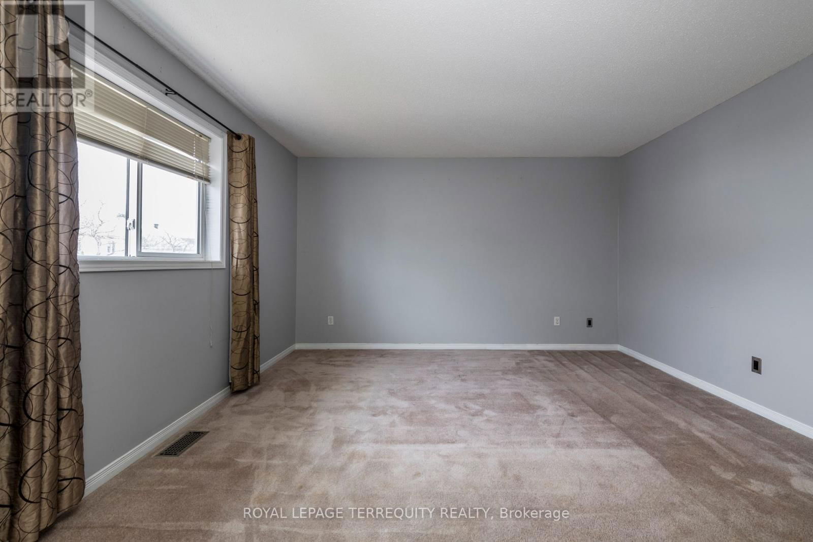 32B WOODFORD WAY Image 19