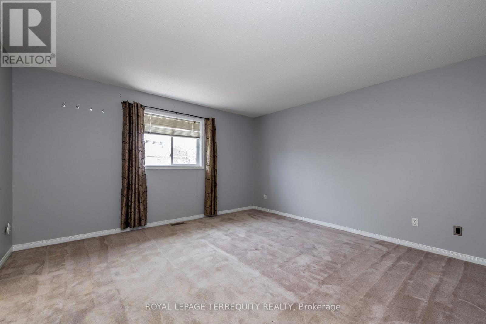 32B WOODFORD WAY Image 20
