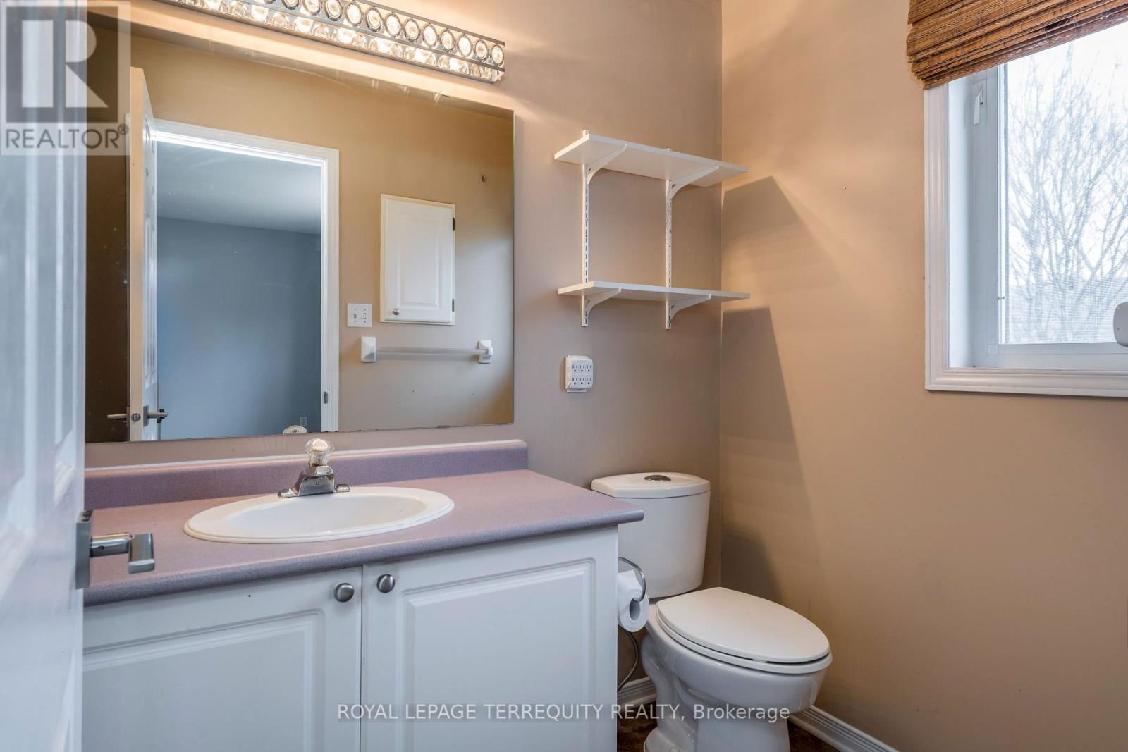 32B WOODFORD WAY Image 22