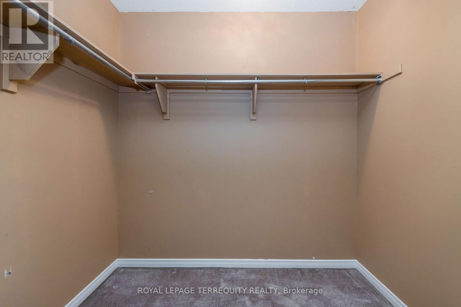 32B WOODFORD WAY Image 23