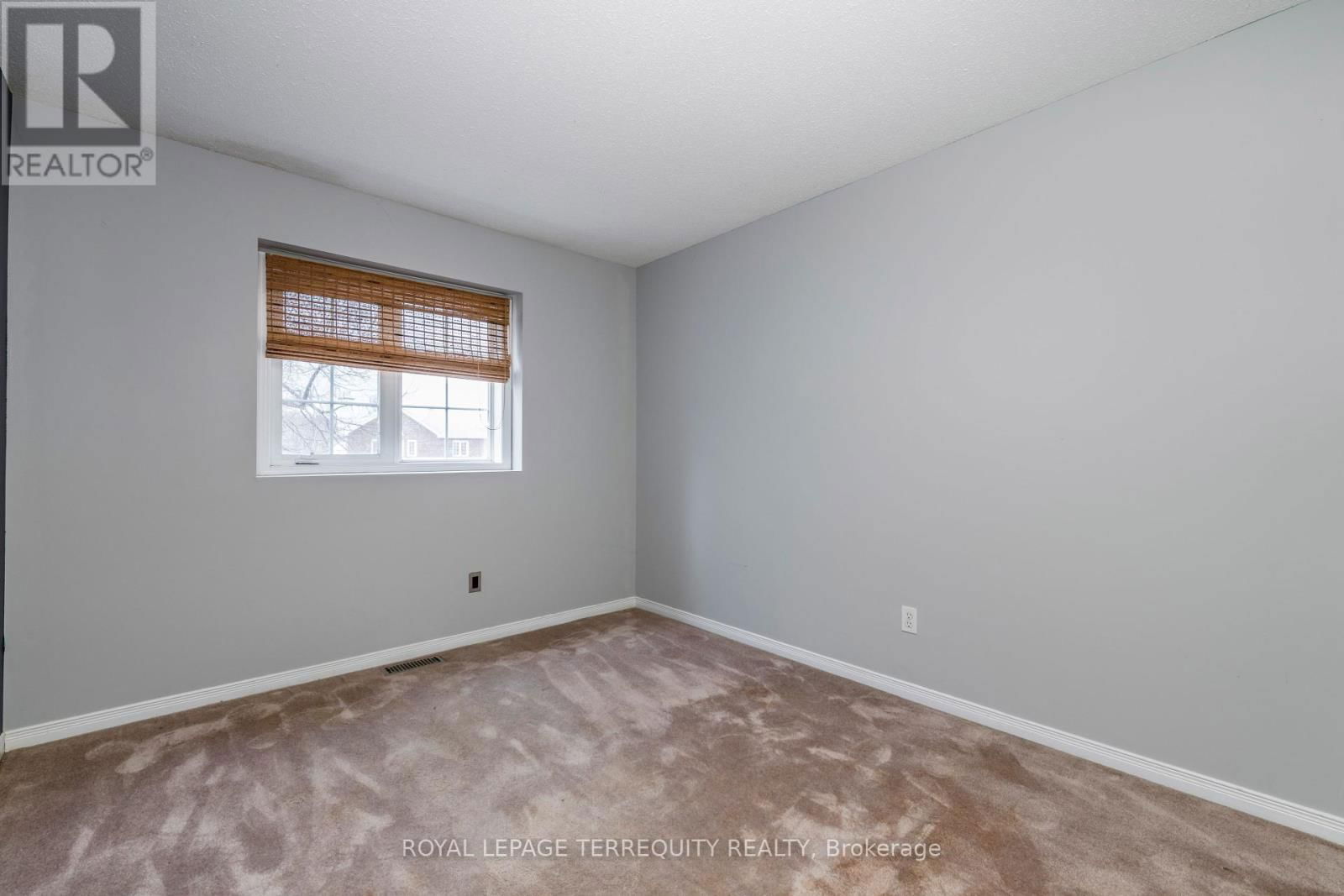 32B WOODFORD WAY Image 24