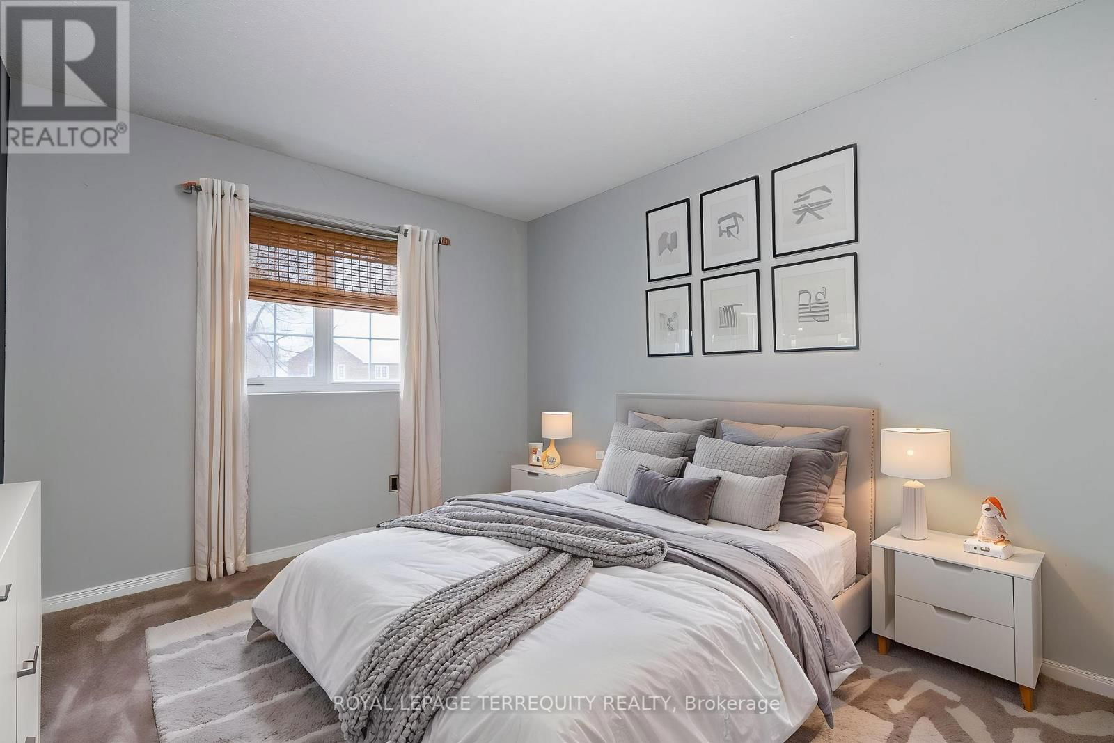 32B WOODFORD WAY Image 25