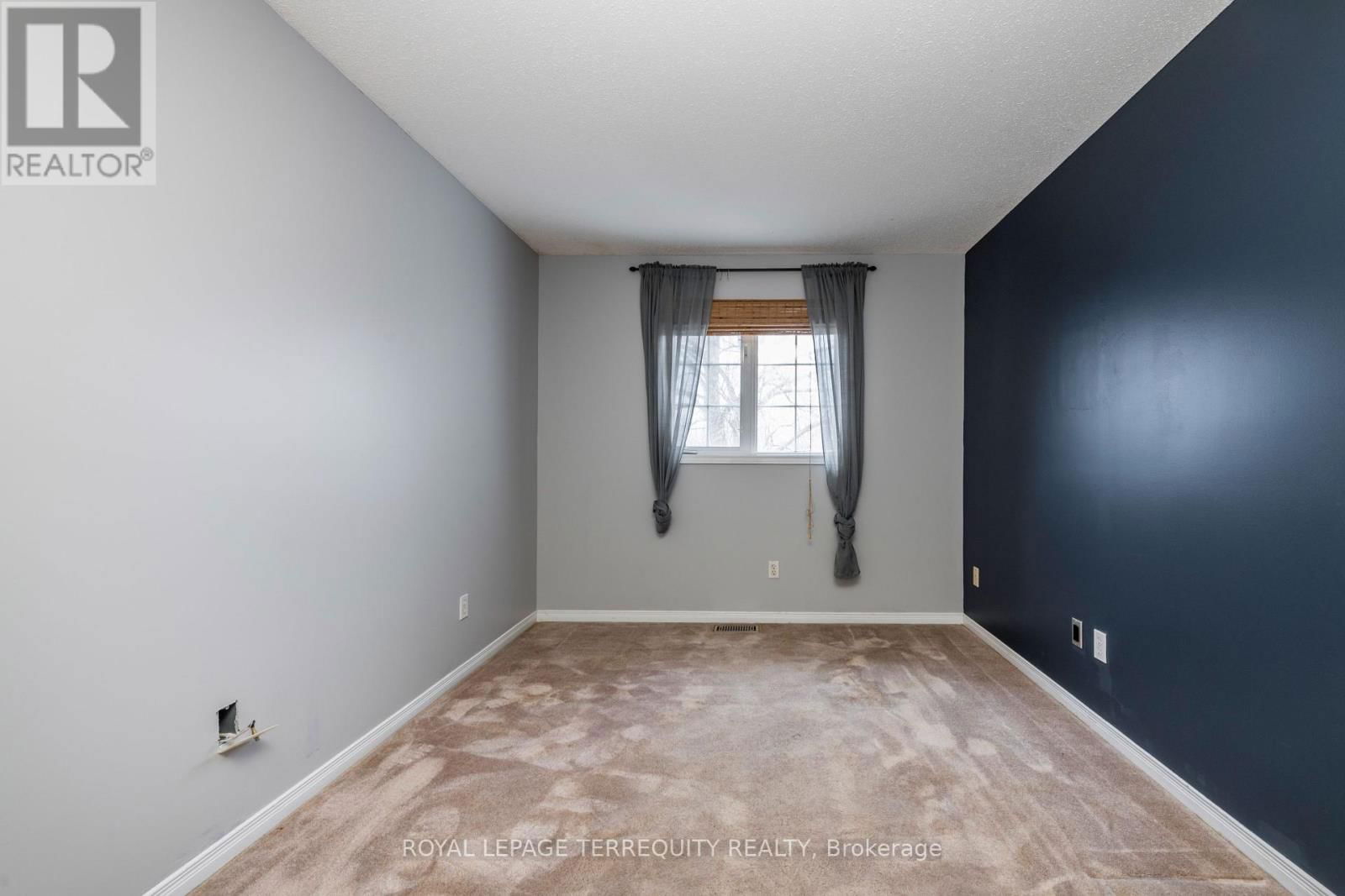 32B WOODFORD WAY Image 27